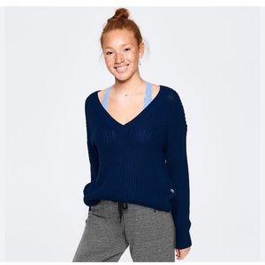 NWT VS pink sweater 💙